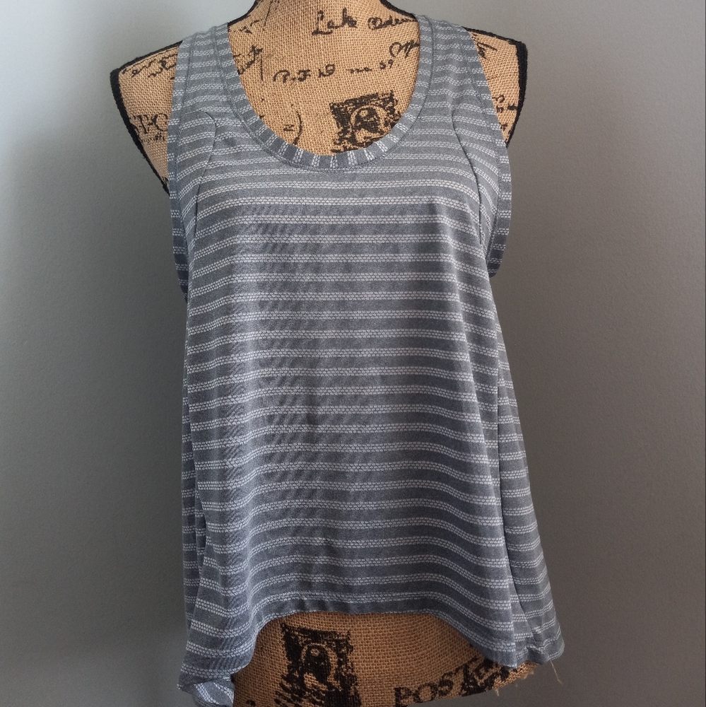 Zyia Active Women’s Size Medium Gray Striped‎ Nimbus Split Back Tank Top